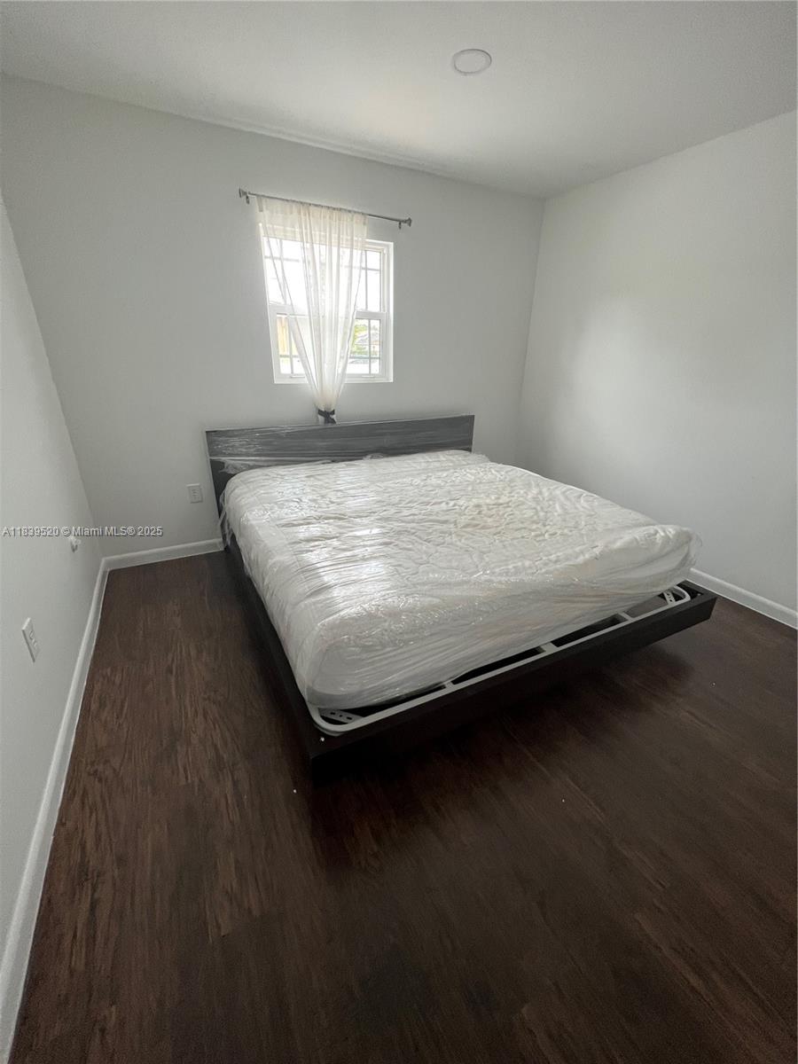 HOLLYWOOD COUNTRY ESTATES - Land