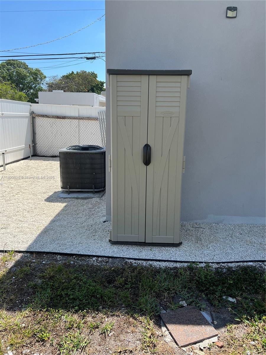 HOLLYWOOD COUNTRY ESTATES - Land