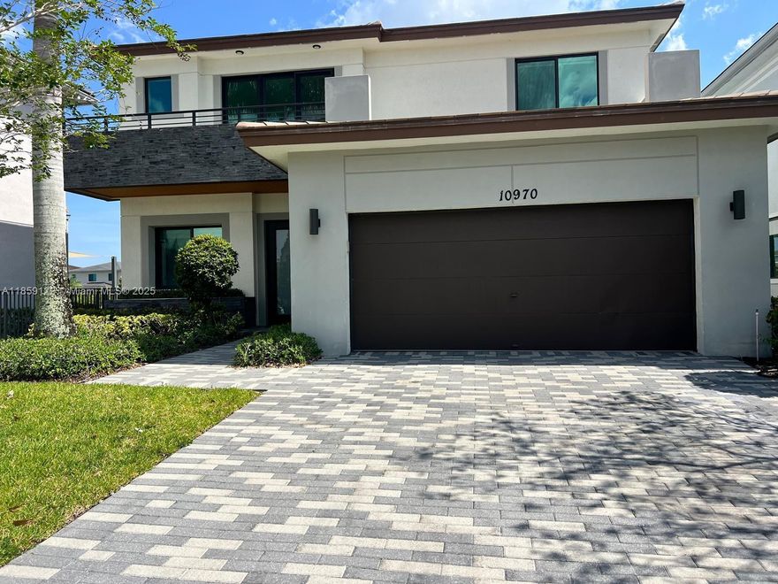 Come take a look at this stunning two-story contemporary home in the luxurious guard gated community of Cascata. Sommerset model, volume ceilings with an open floor concept. 2 car garage and an amazing lake view. Hurricane impact windows & doors throughout. Close to A+ rated Parkland schools. Cascata at MiraLago: 24/7 guard-gated security with two entrances, kids playground, a resort-style pool & clubhouse, spa, party room, gym, ballroom, racquetball, tennis, indoor basketball court, kids water park and concierge .Do not miss the opportunity of living in this luxurious beauty