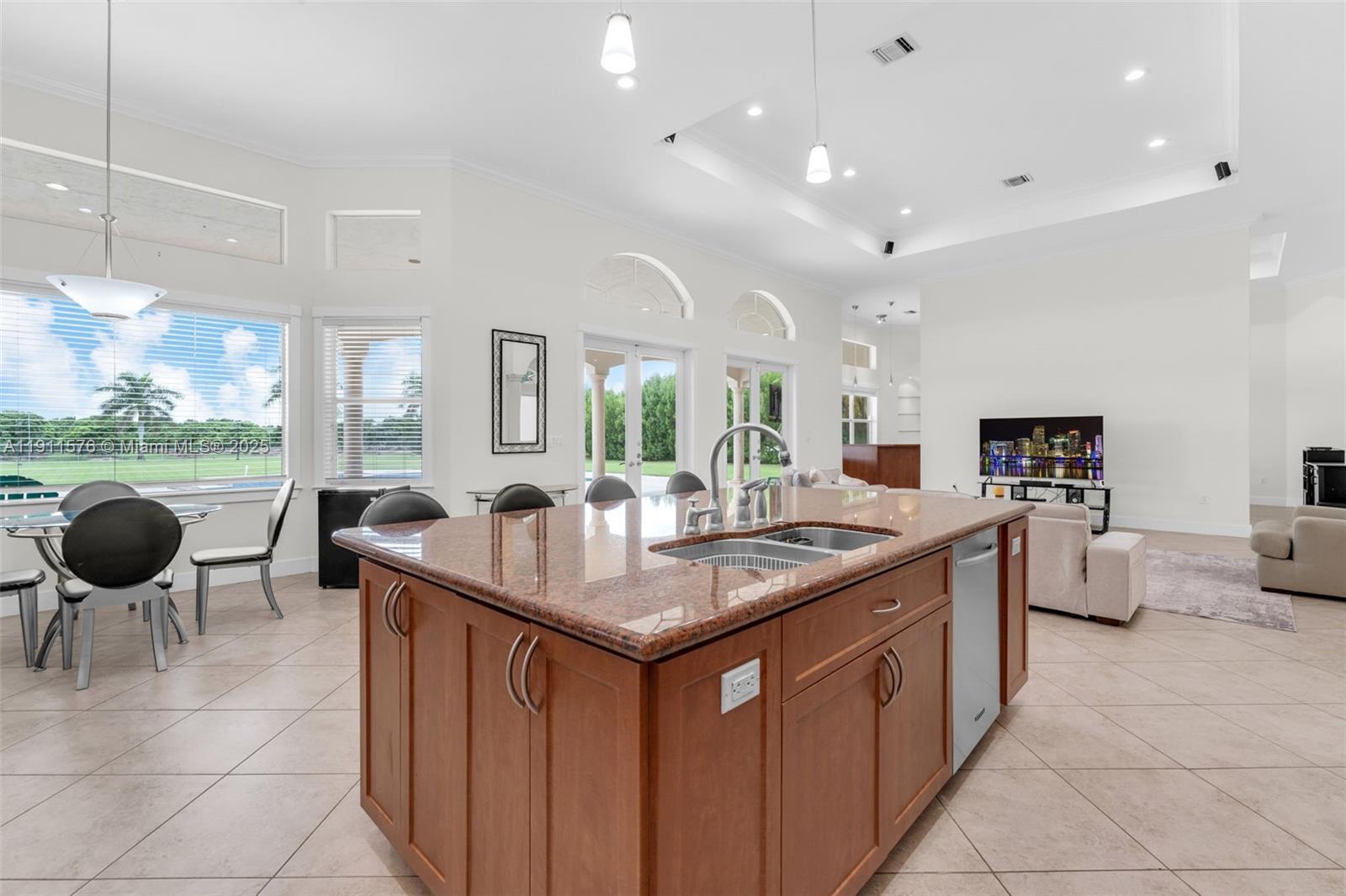 REDLAND 5 ACRE 7/4 ESTATE - Residential