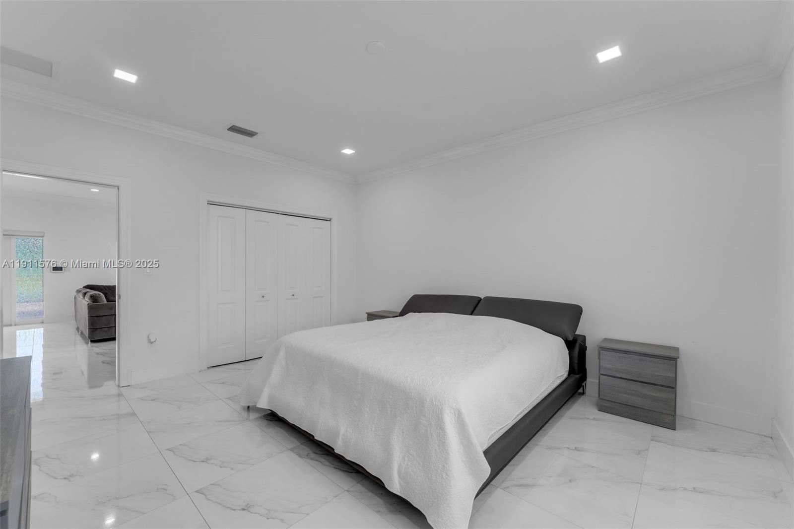 REDLAND 5 ACRE 7/4 ESTATE - Residential