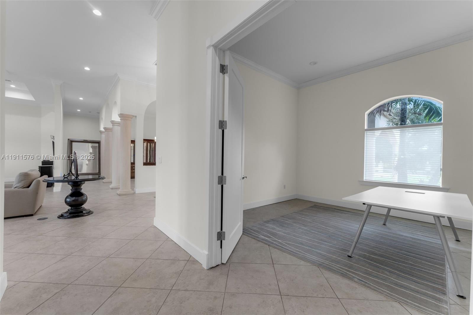 REDLAND 5 ACRE 7/4 ESTATE - Residential