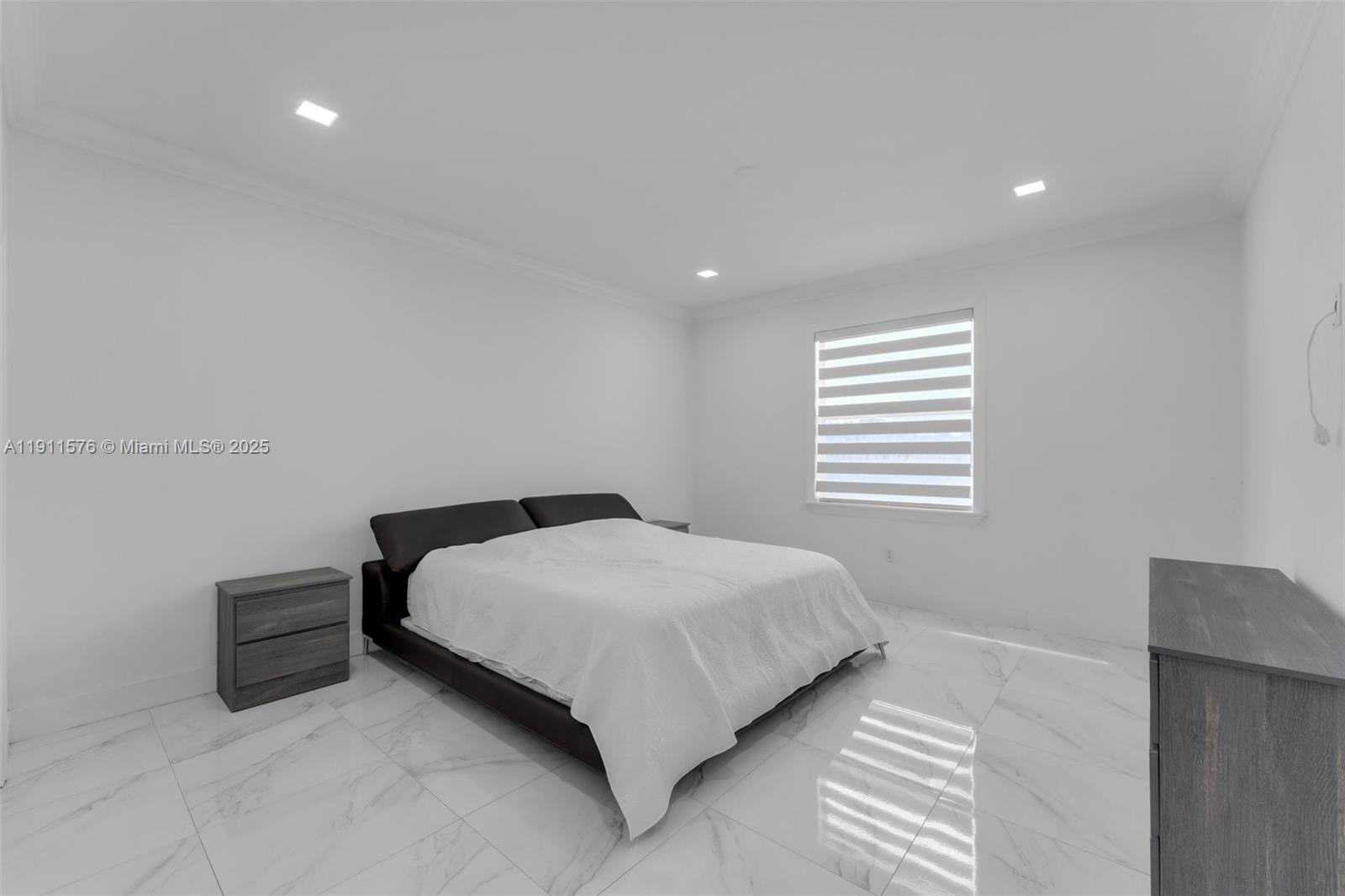 REDLAND 5 ACRE 7/4 ESTATE - Residential