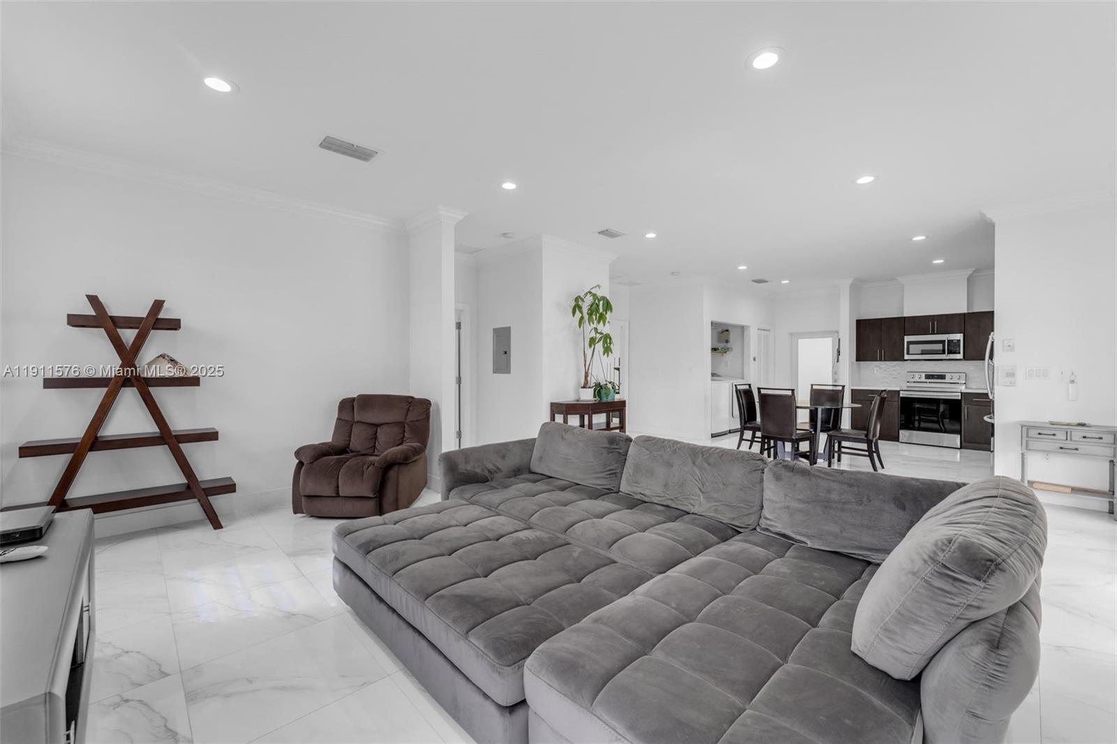 REDLAND 5 ACRE 7/4 ESTATE - Residential