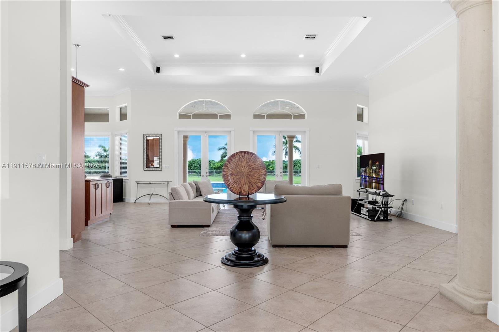 REDLAND 5 ACRE 7/4 ESTATE - Residential