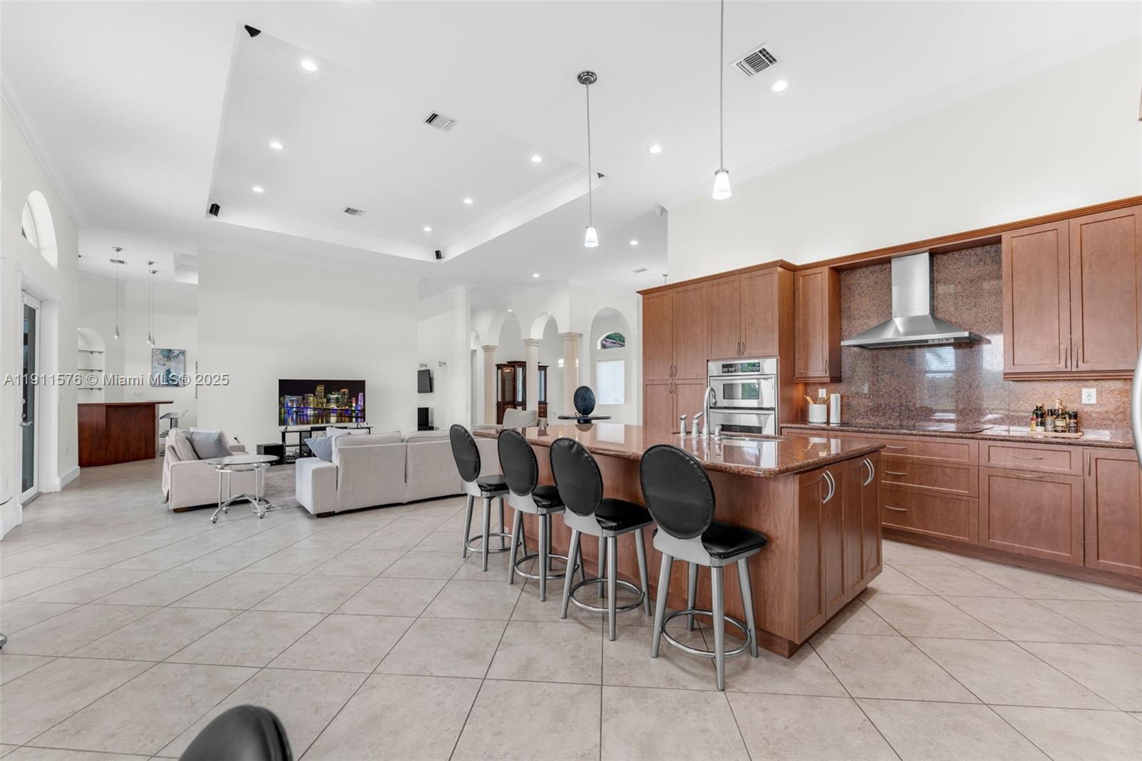 REDLAND 5 ACRE 7/4 ESTATE - Residential