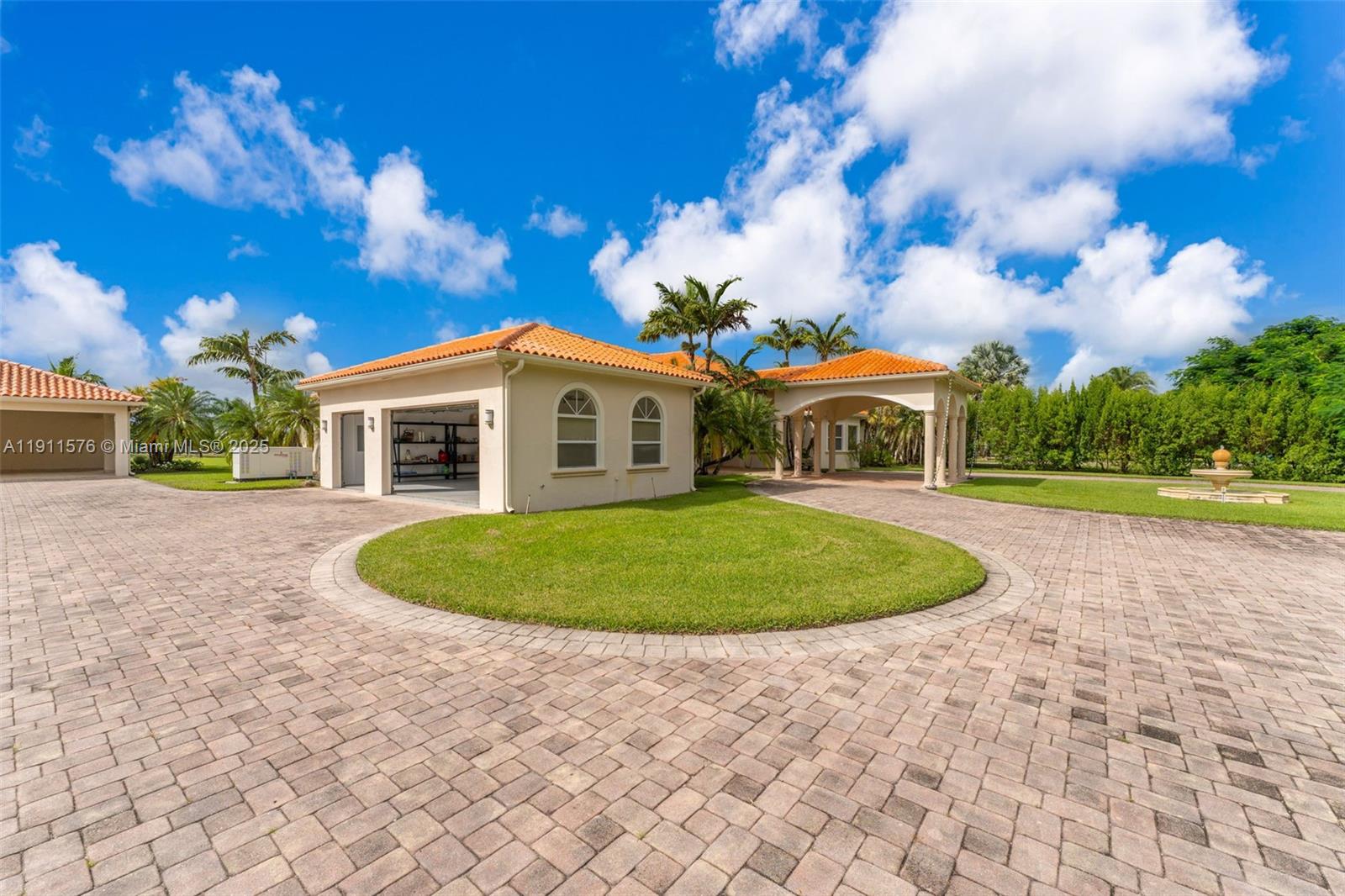 REDLAND 5 ACRE 7/4 ESTATE - Residential