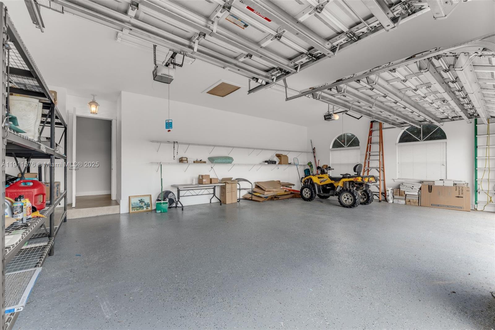 REDLAND 5 ACRE 7/4 ESTATE - Residential