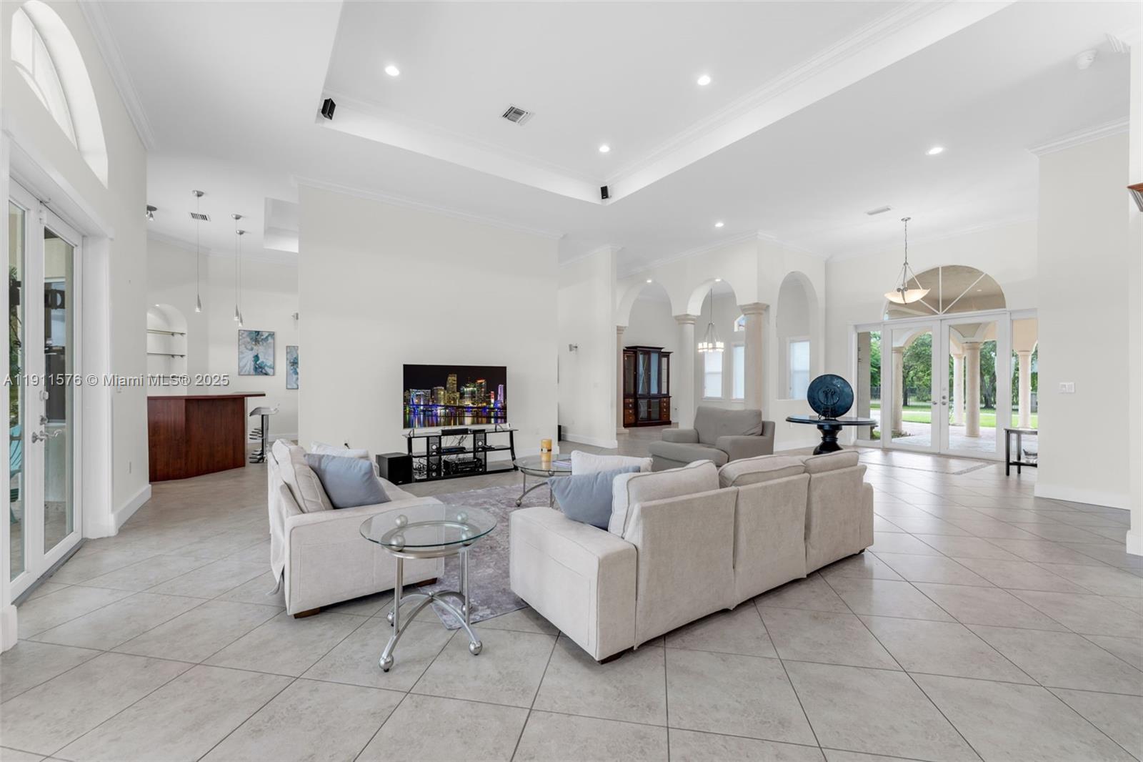 REDLAND 5 ACRE 7/4 ESTATE - Residential