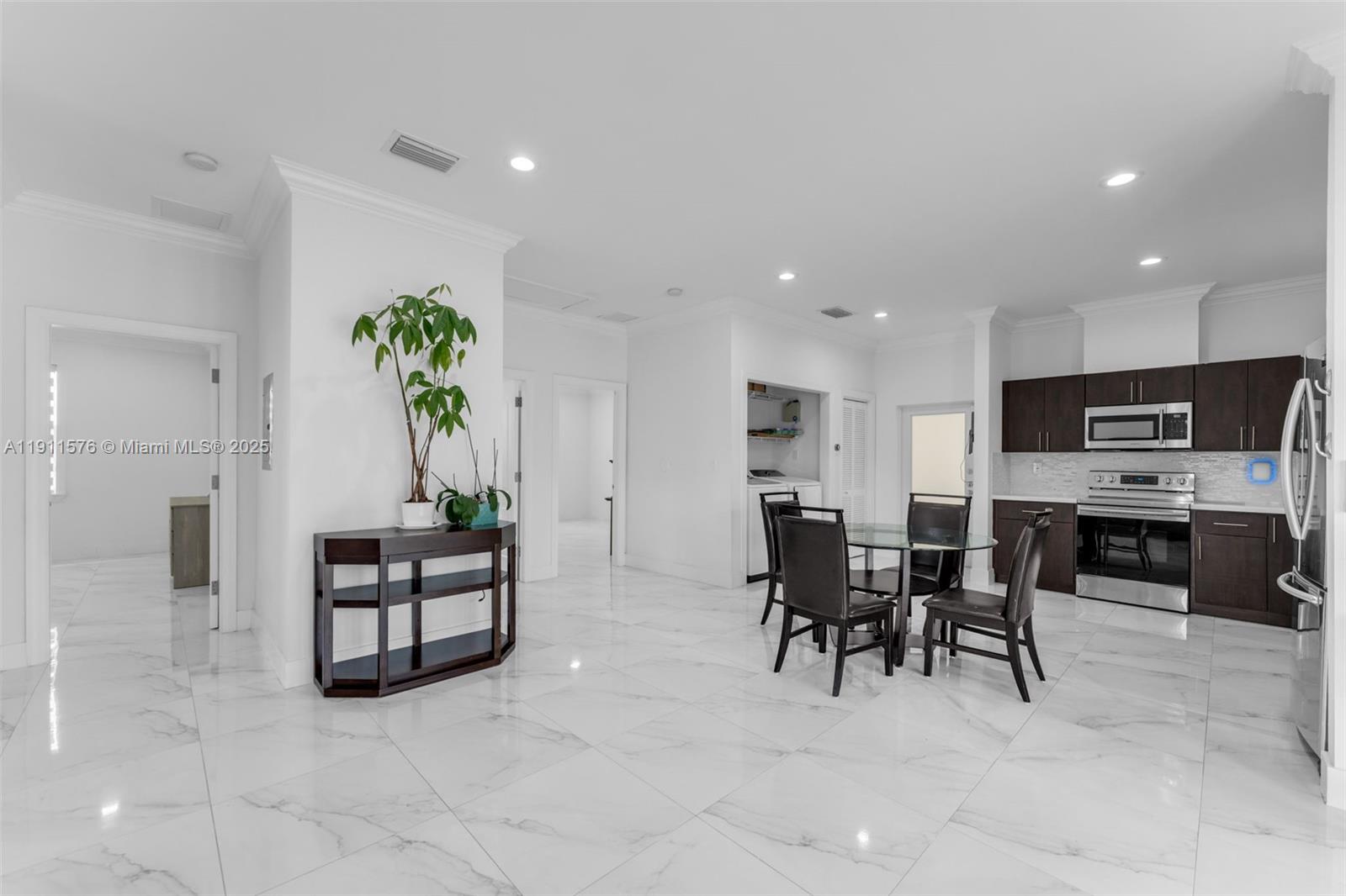 REDLAND 5 ACRE 7/4 ESTATE - Residential