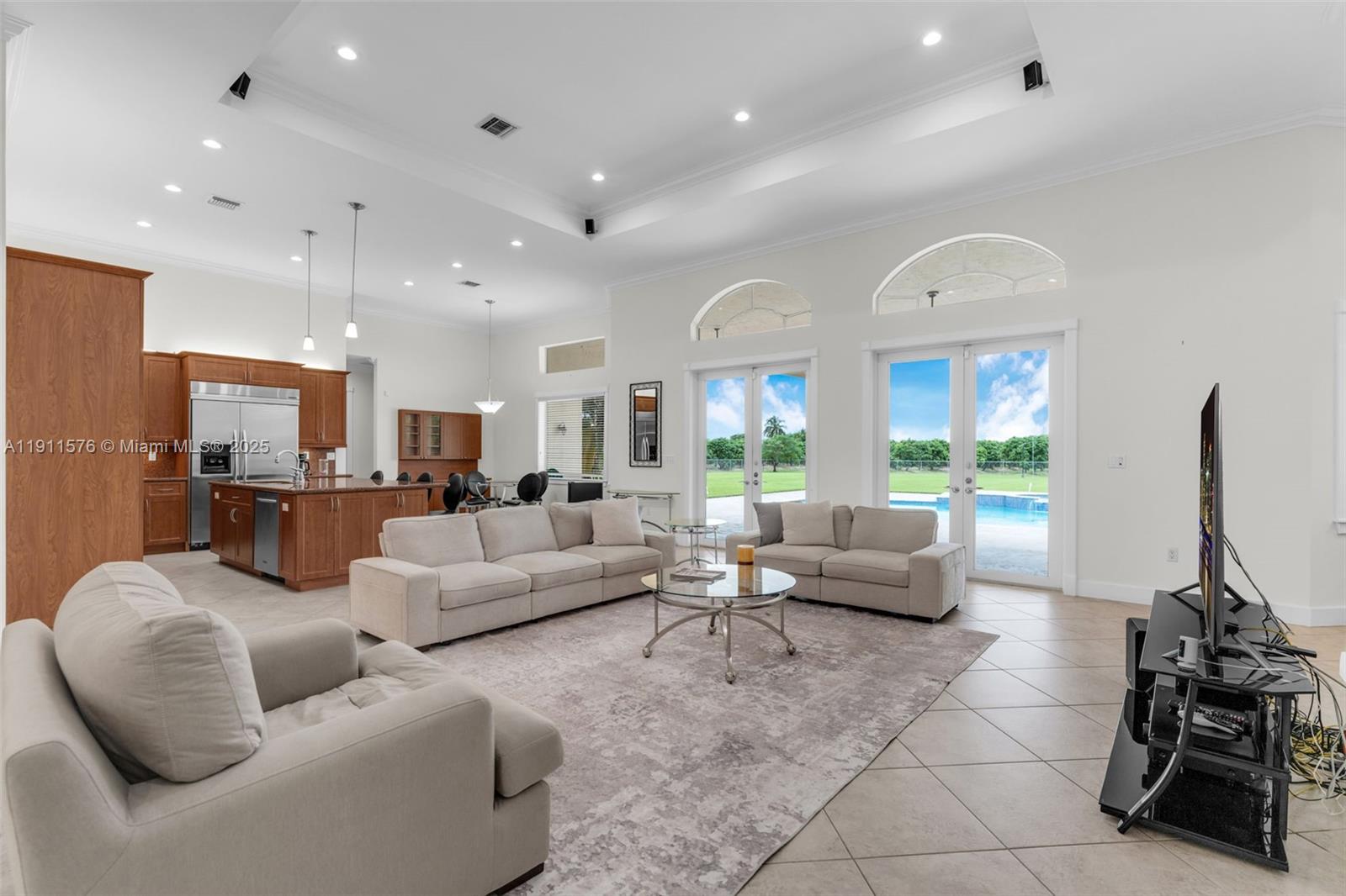 REDLAND 5 ACRE 7/4 ESTATE - Residential