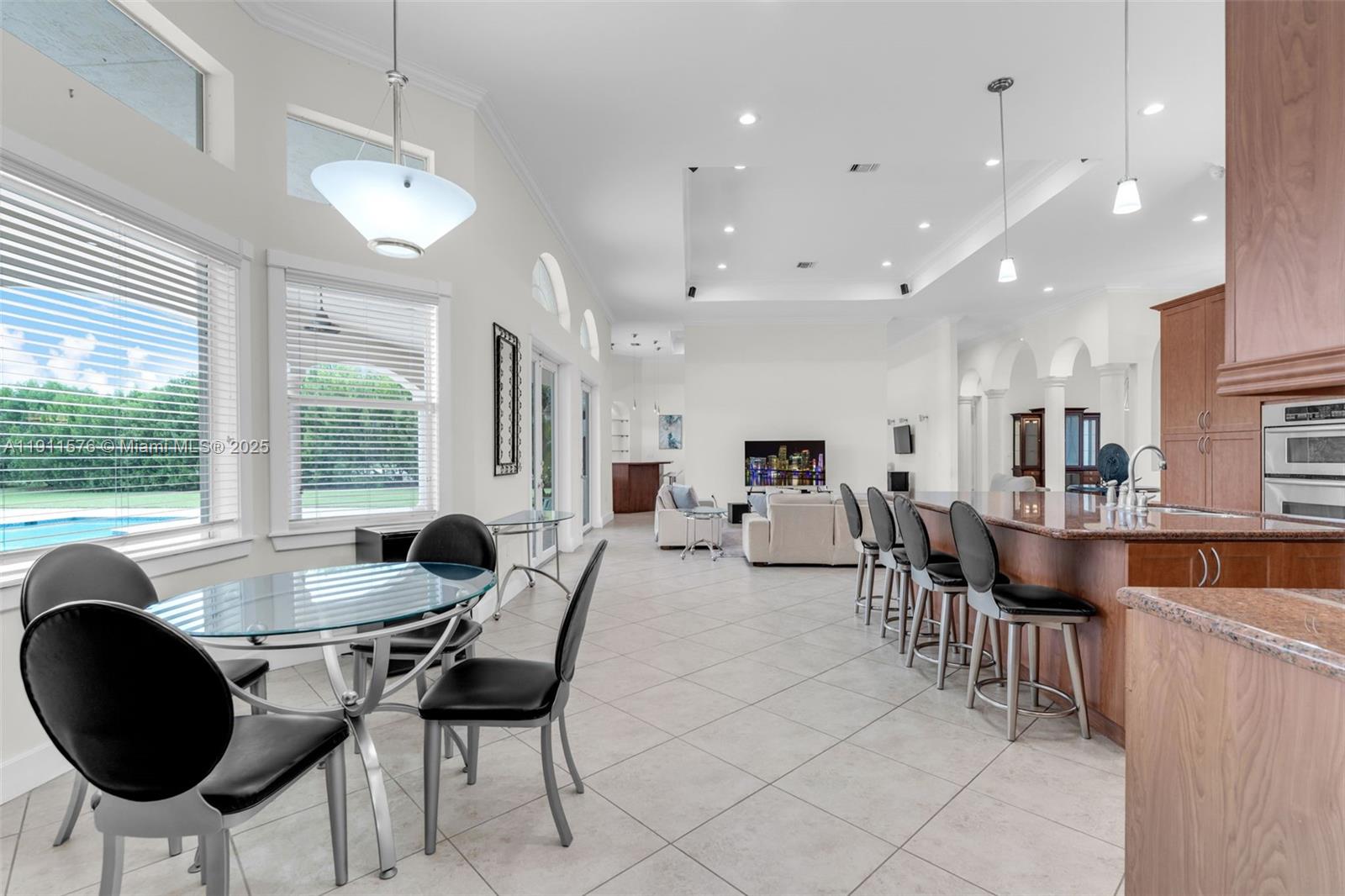 REDLAND 5 ACRE 7/4 ESTATE - Residential