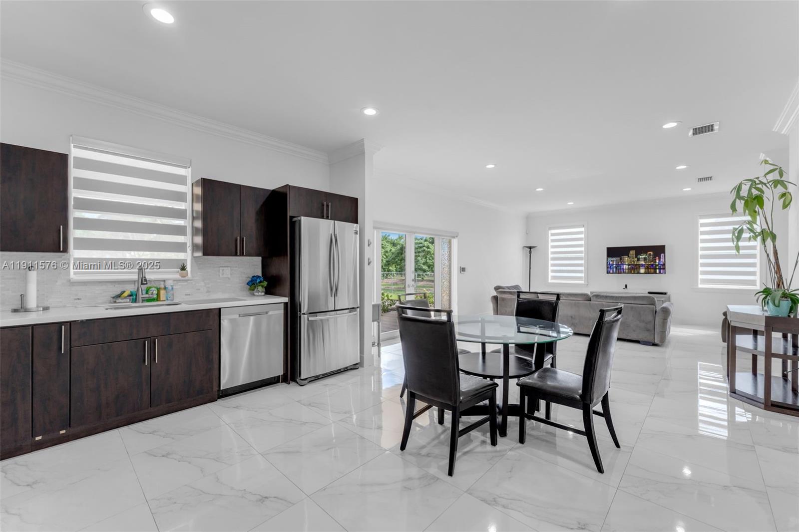 REDLAND 5 ACRE 7/4 ESTATE - Residential