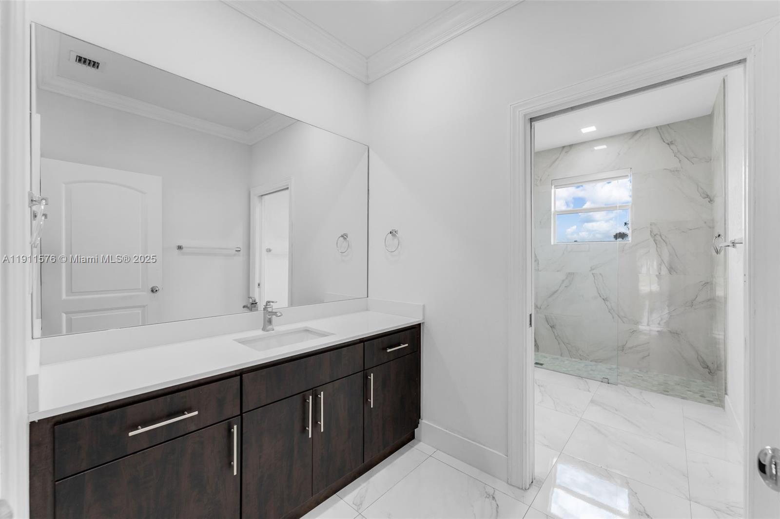 REDLAND 5 ACRE 7/4 ESTATE - Residential