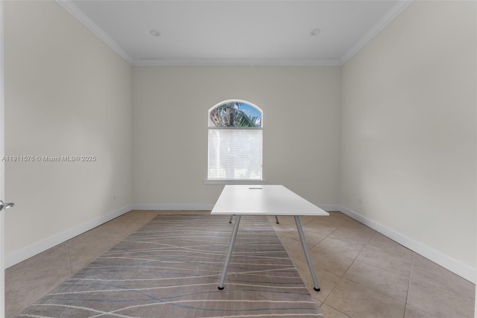 REDLAND 5 ACRE 7/4 ESTATE - Residential