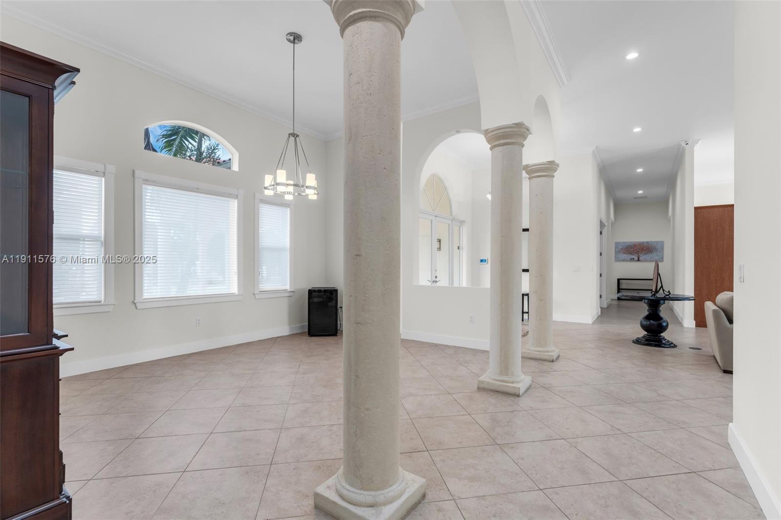 REDLAND 5 ACRE 7/4 ESTATE - Residential