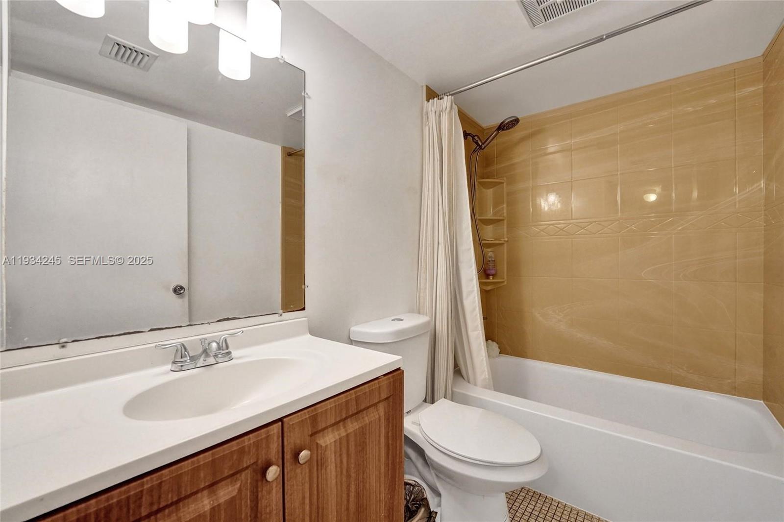 12 OF PALM SPRINGS 2 COND - Residential