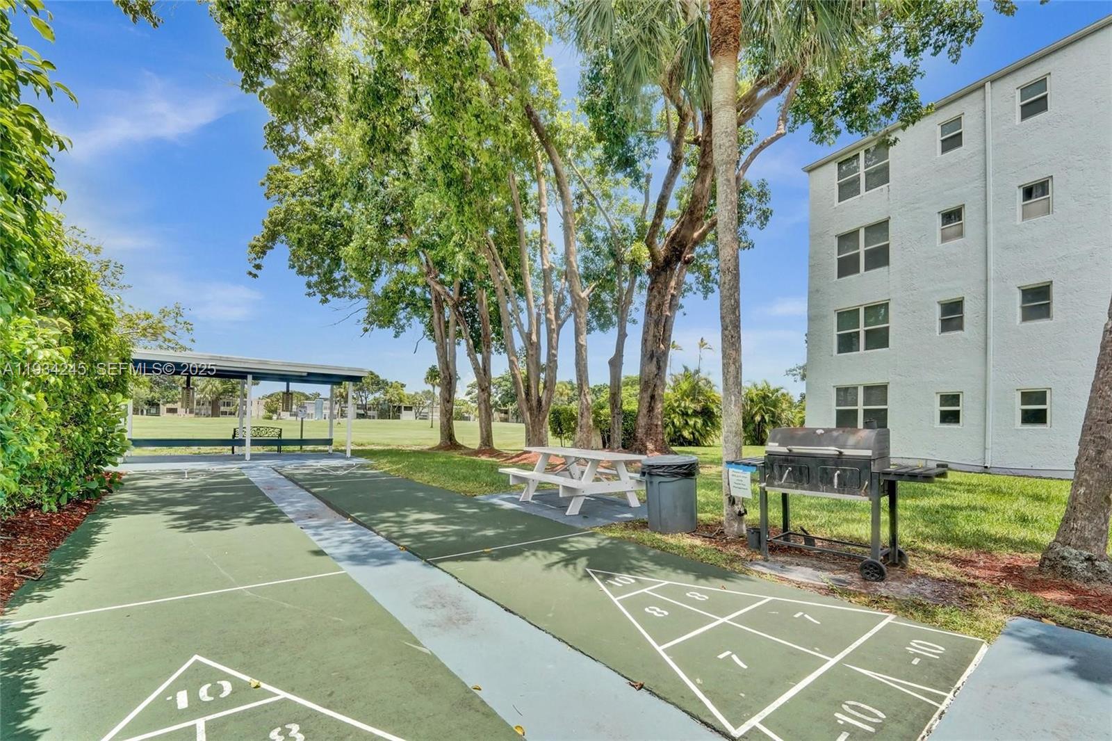 12 OF PALM SPRINGS 2 COND - Residential