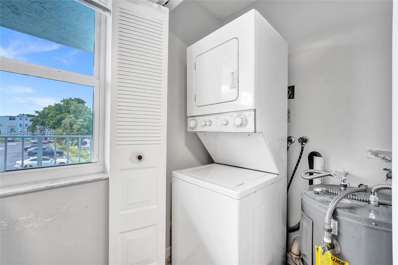 12 OF PALM SPRINGS 2 COND - Residential