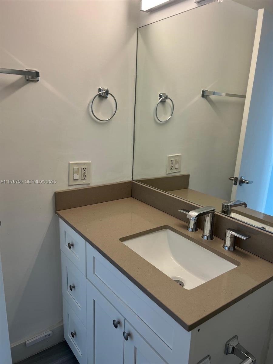 BISCAYNE BCH SUB - Residential Lease