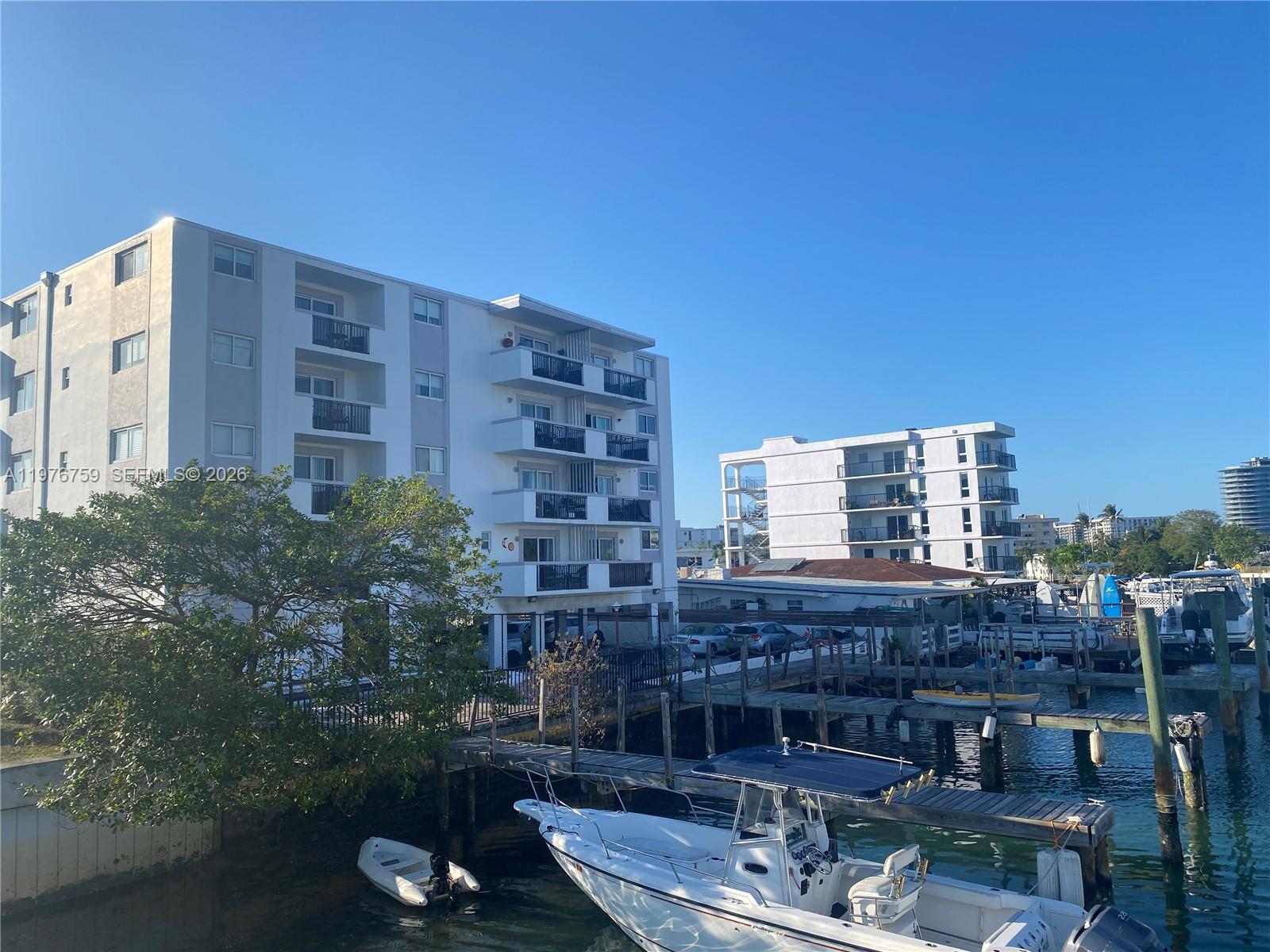 BISCAYNE BCH SUB - Residential Lease