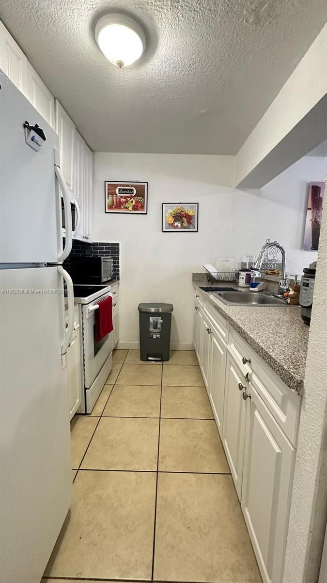 Spacious 2-bedroom unit with an open layout, tile floors throughout, and a private balcony with city views. The kitchen features ample cabinet space and a convenient breakfast counter. Both bedrooms are generously sized with plenty of closet space. Enjoy central A/C and the convenience of on-site laundry. Located in a secure building with elevator access and close to shopping, dining, and major highways. Fast approval—ready for immediate move-in!