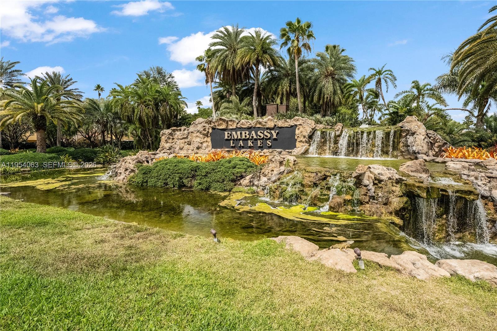 EMBASSY LAKES - Residential