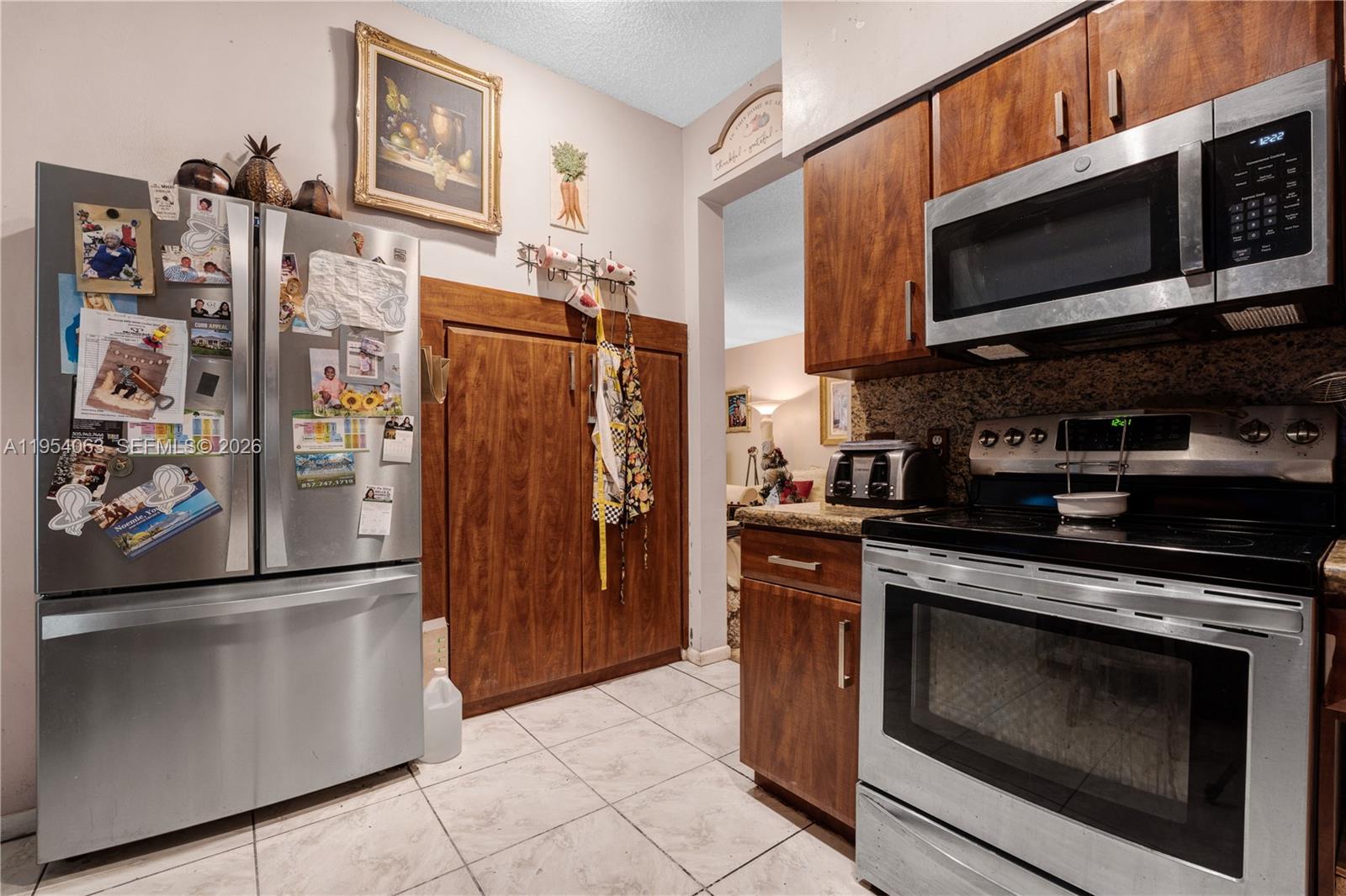 EMBASSY LAKES - Residential