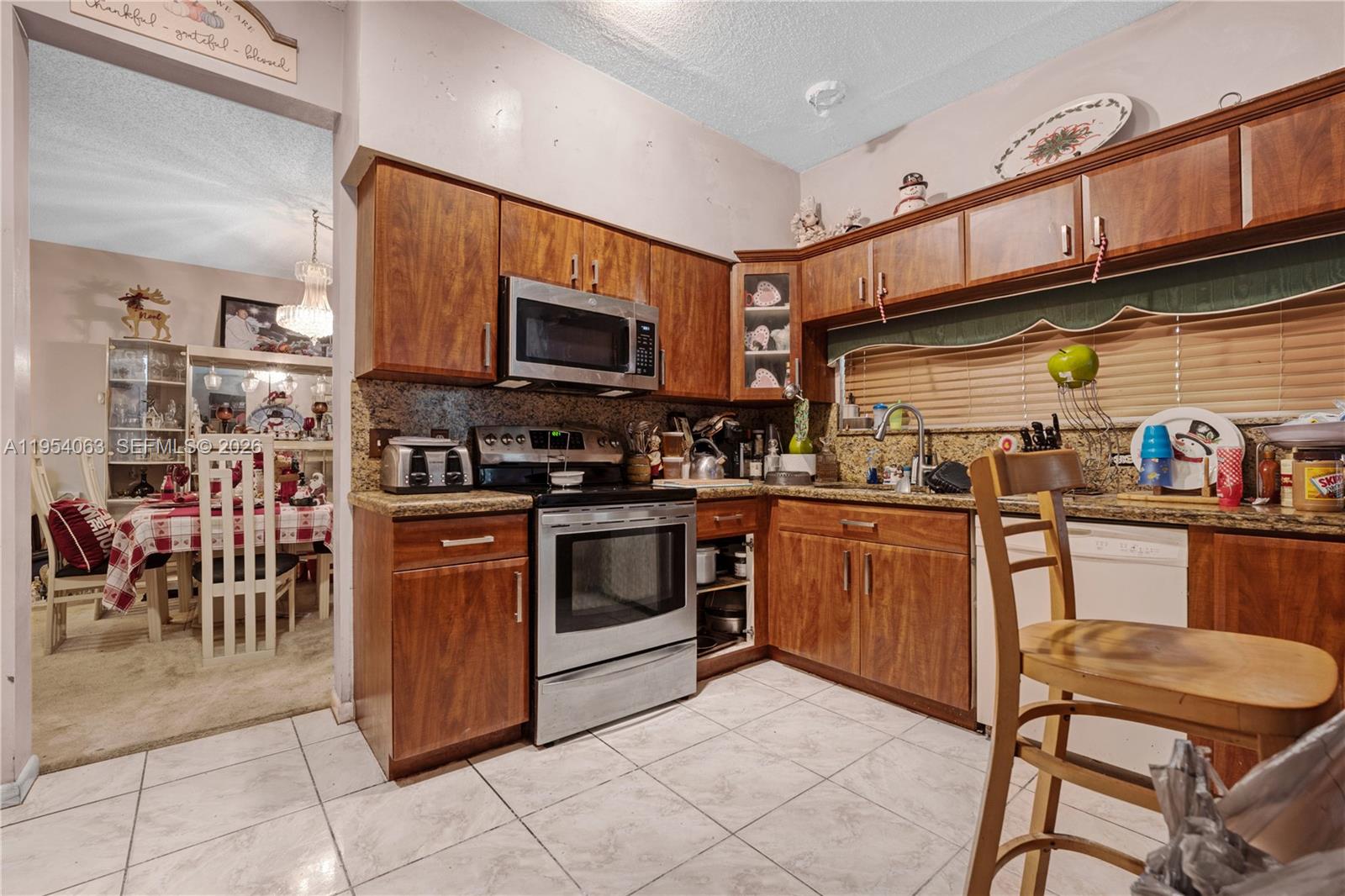 EMBASSY LAKES - Residential