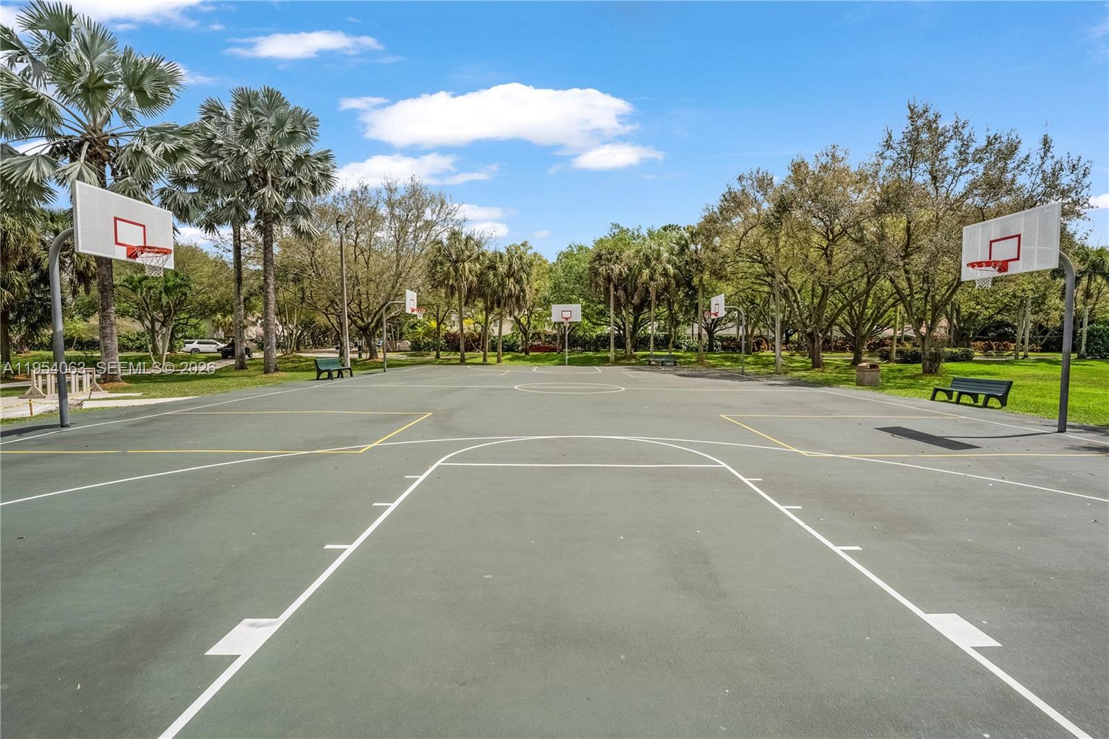 EMBASSY LAKES - Residential