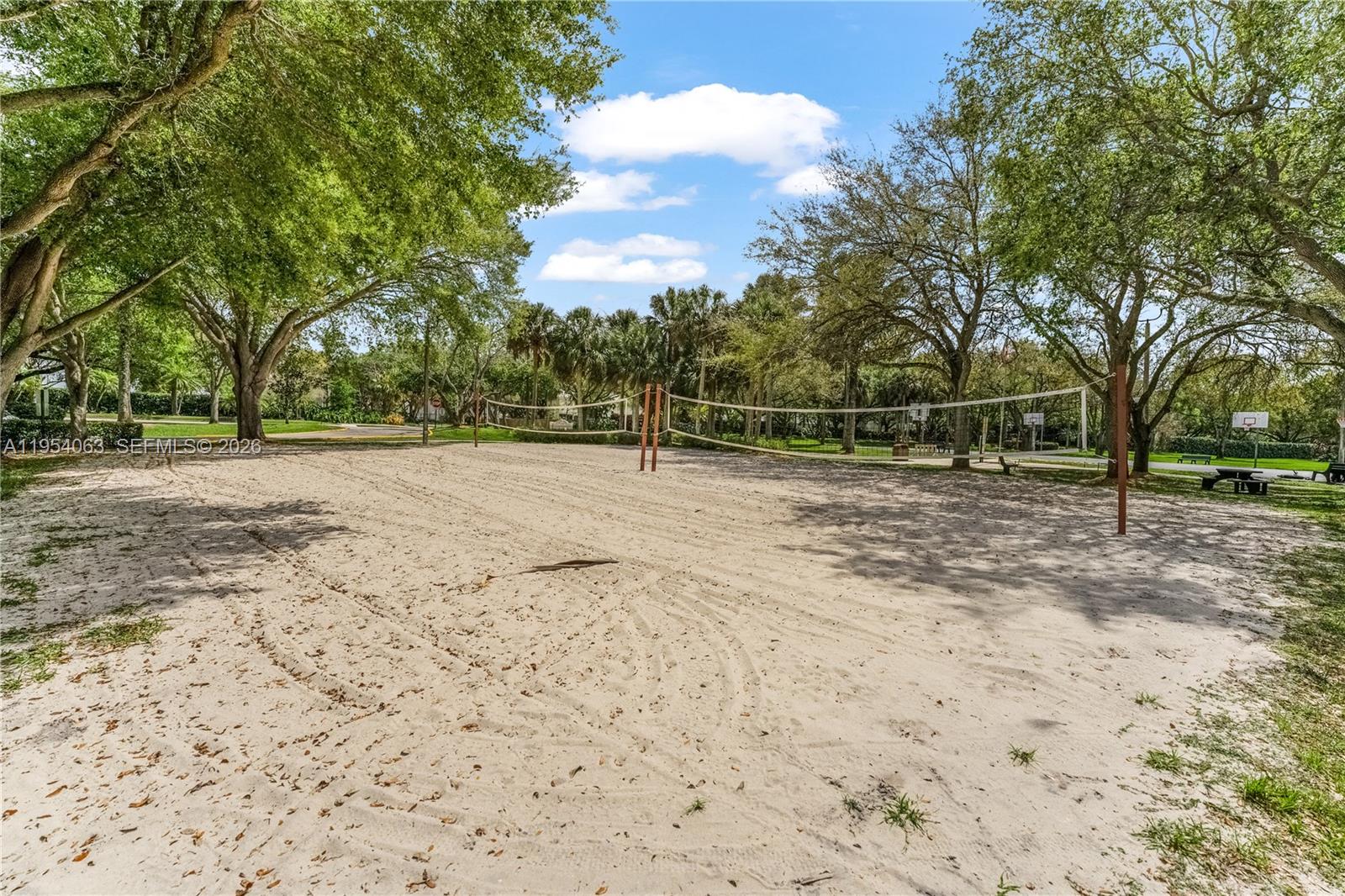 EMBASSY LAKES - Residential