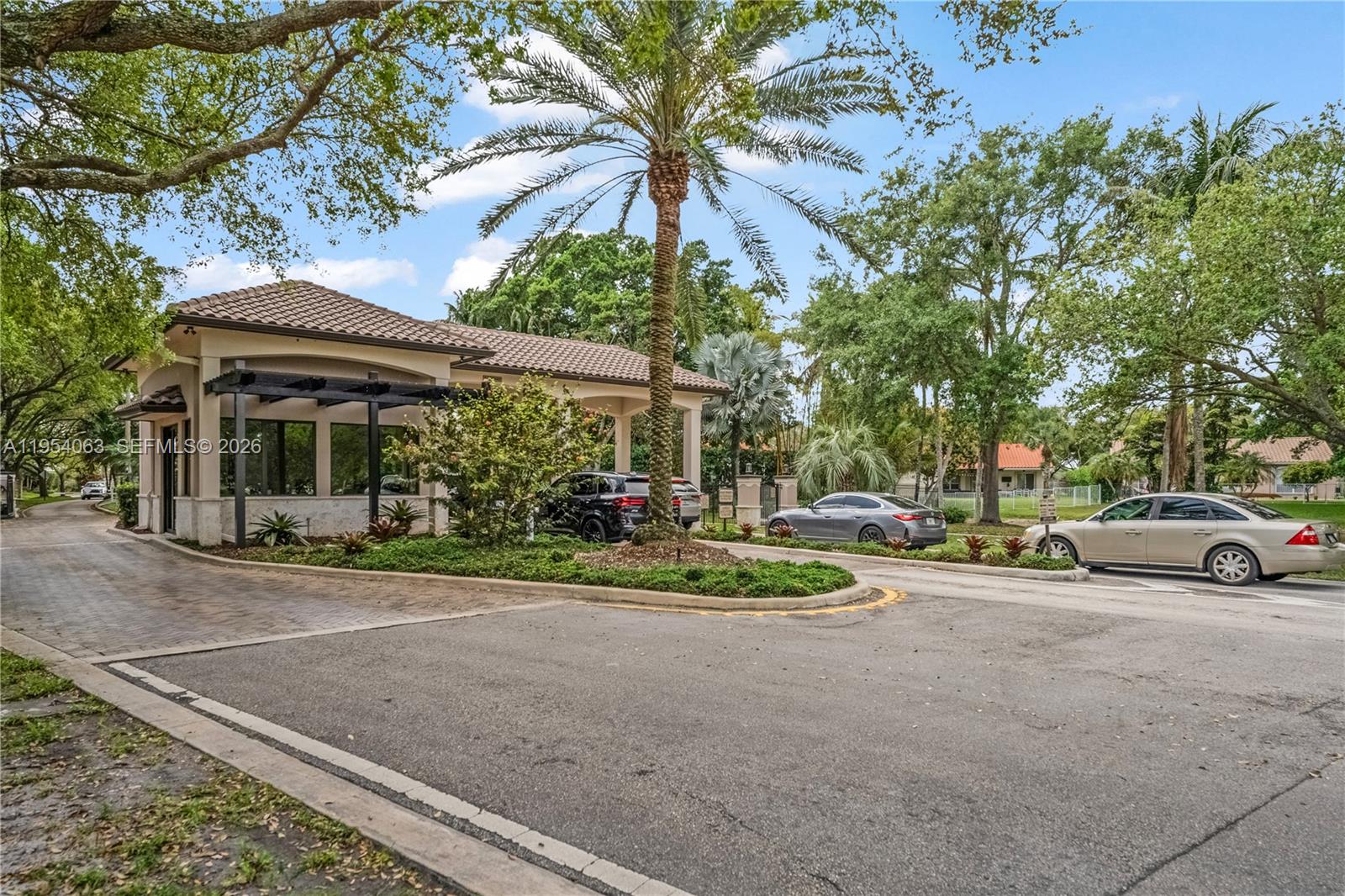 EMBASSY LAKES - Residential