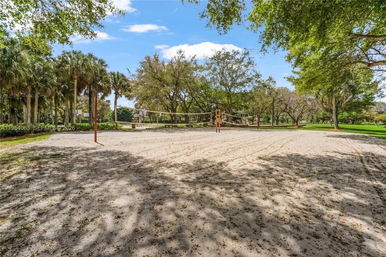 EMBASSY LAKES - Residential