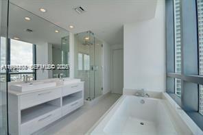 PARAISO BAY CONDO - Residential Lease