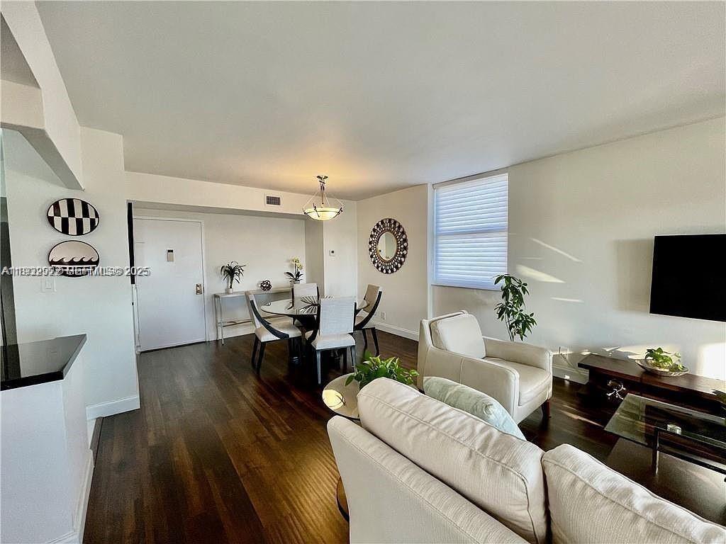 HILLCREST NO 21 CONDO - Residential