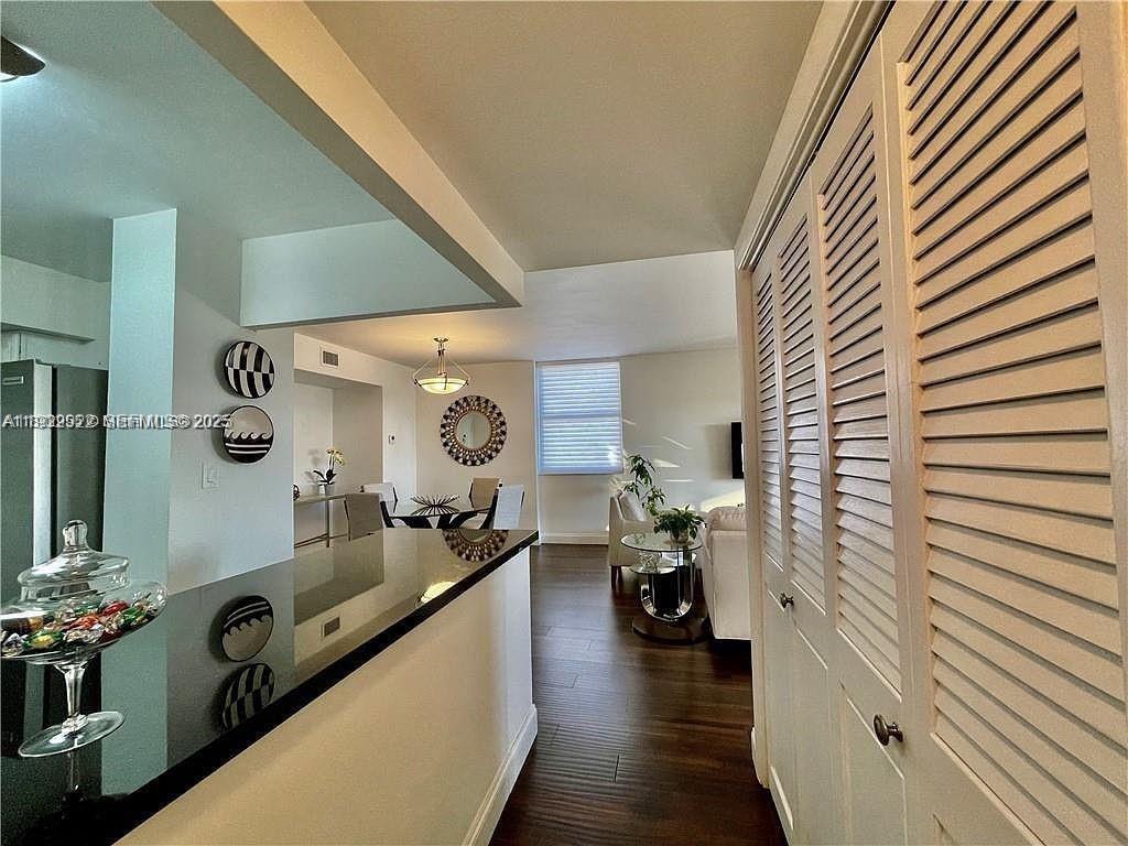 HILLCREST NO 21 CONDO - Residential