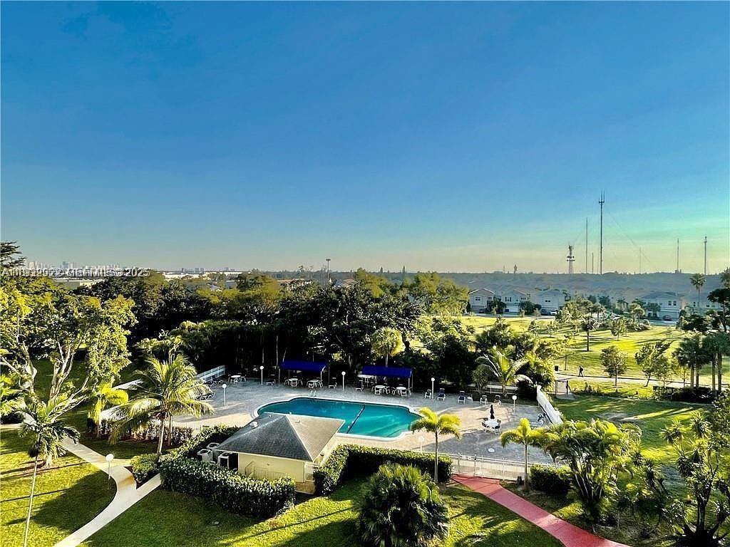 HILLCREST NO 21 CONDO - Residential