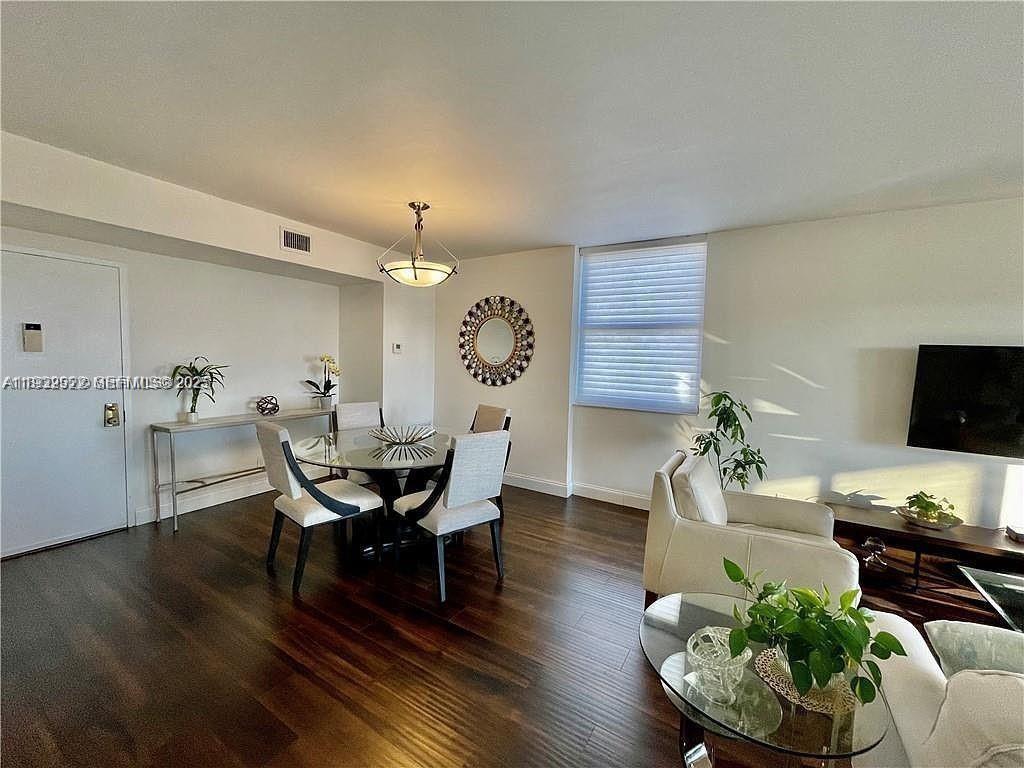 HILLCREST NO 21 CONDO - Residential