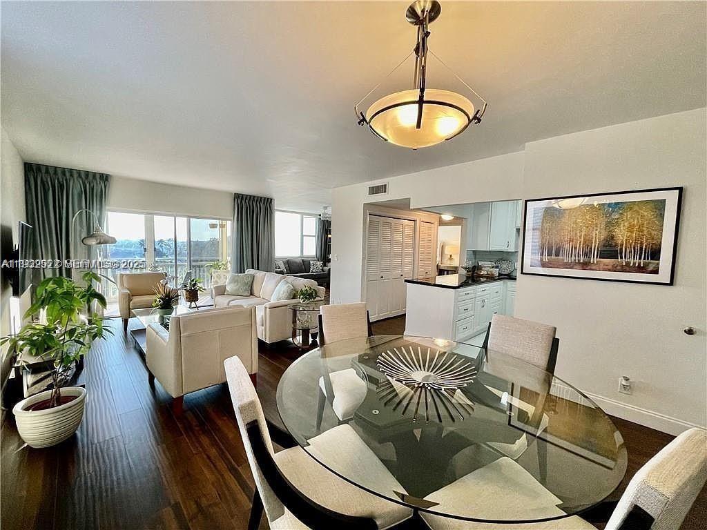 HILLCREST NO 21 CONDO - Residential