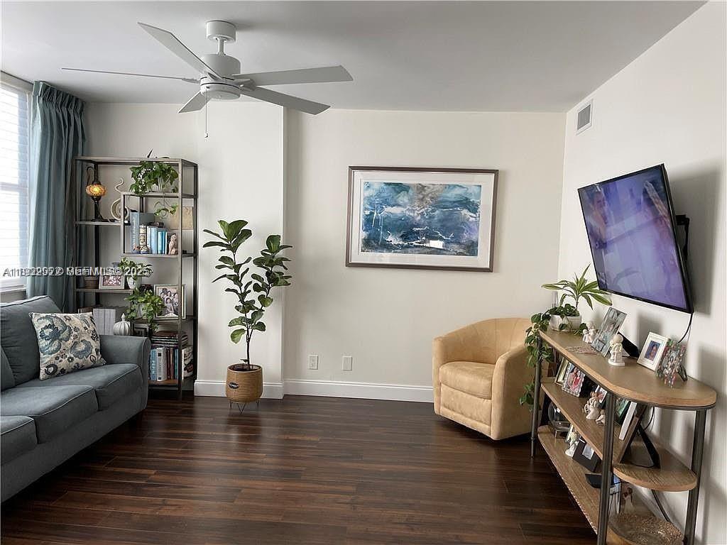 HILLCREST NO 21 CONDO - Residential