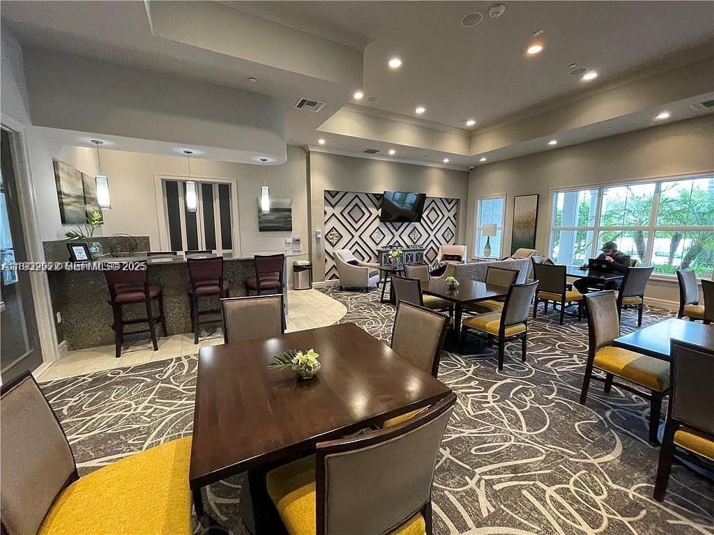 HILLCREST NO 21 CONDO - Residential