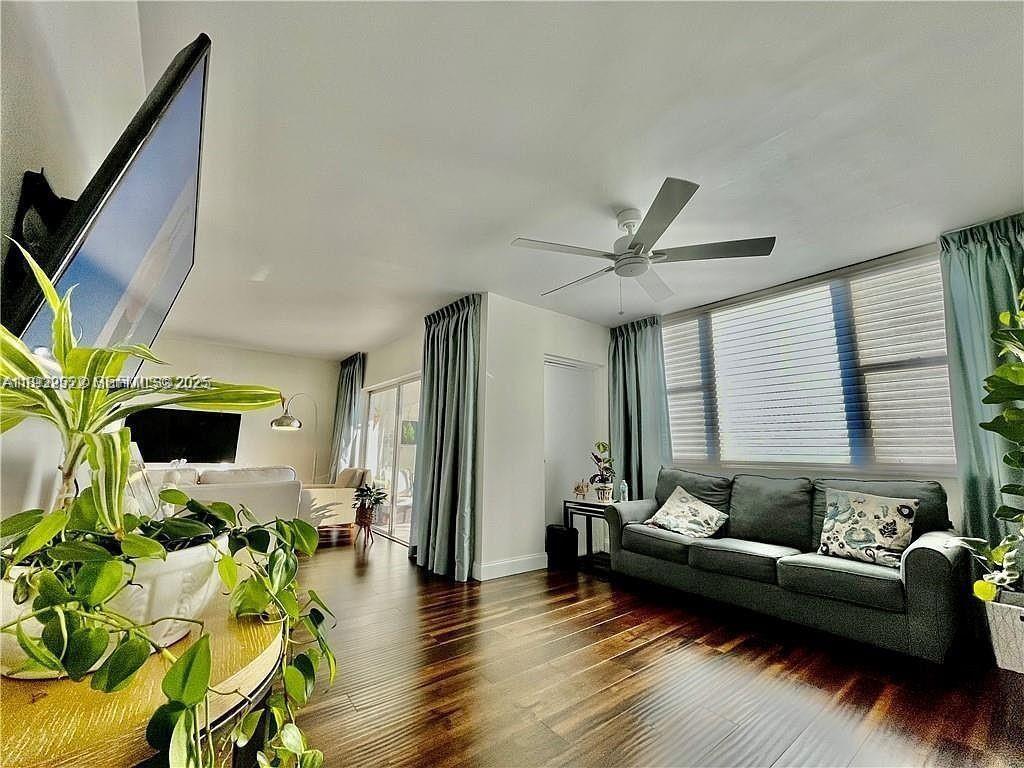 HILLCREST NO 21 CONDO - Residential