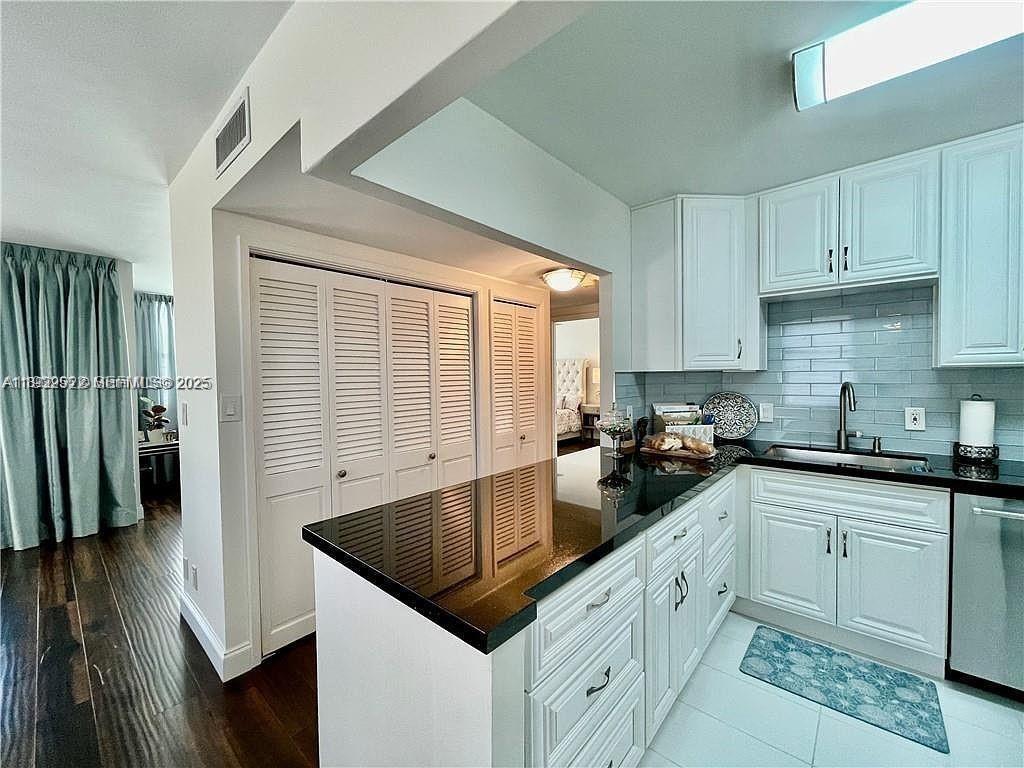 HILLCREST NO 21 CONDO - Residential