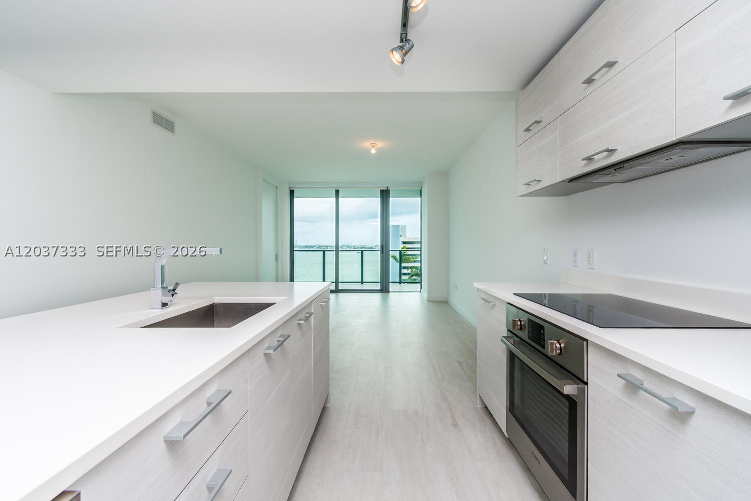 650 NE 32nd St 805