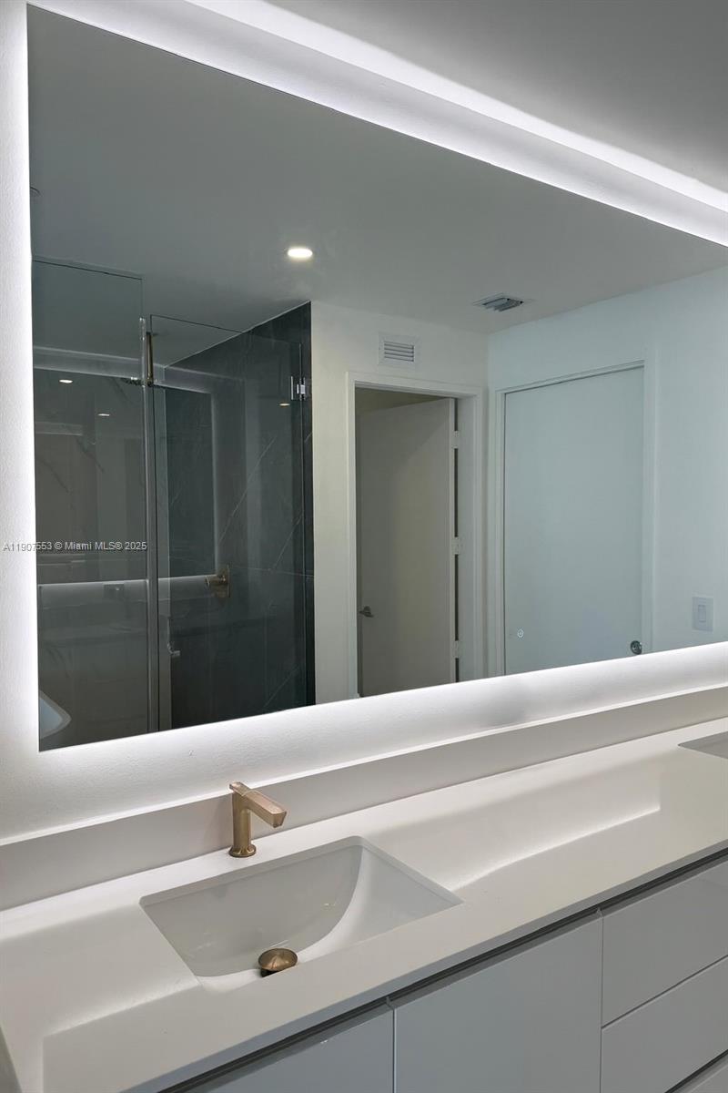 ARIA RESERVE SOUTH TOWER - Residential