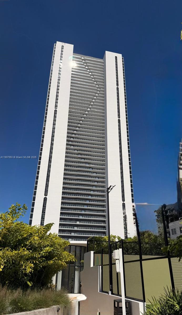 ARIA RESERVE SOUTH TOWER - Residential