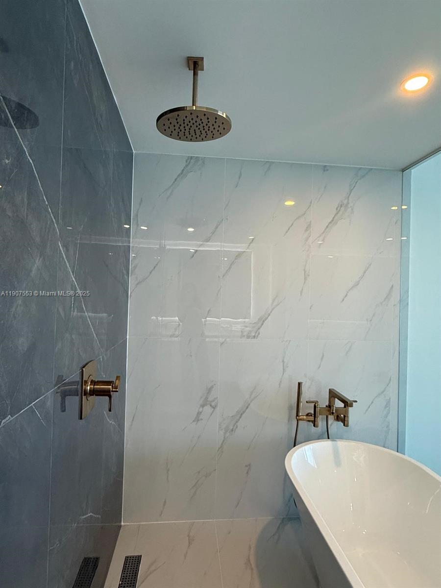 ARIA RESERVE SOUTH TOWER - Residential