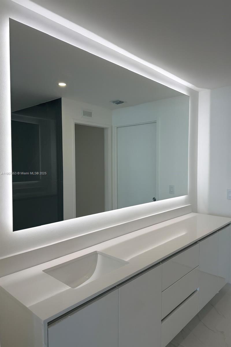 ARIA RESERVE SOUTH TOWER - Residential