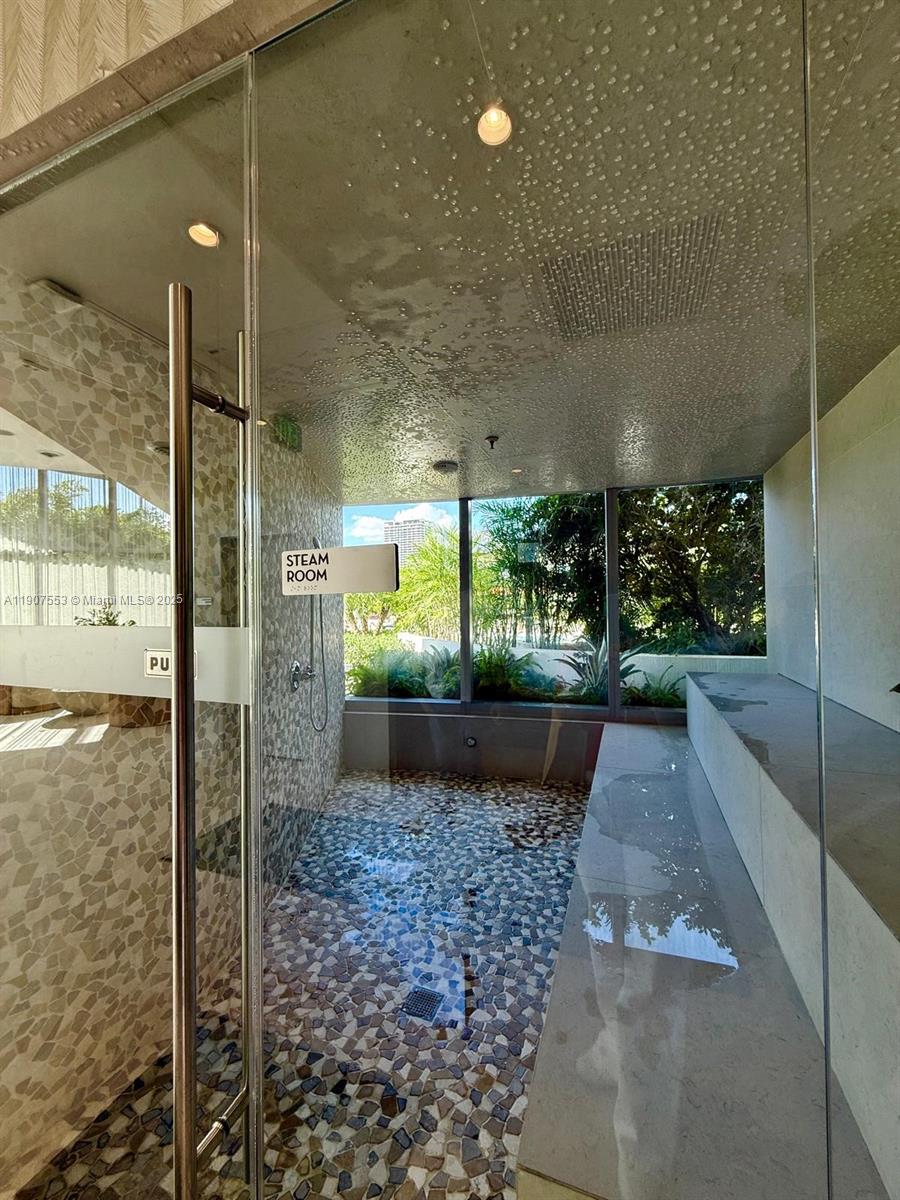 ARIA RESERVE SOUTH TOWER - Residential