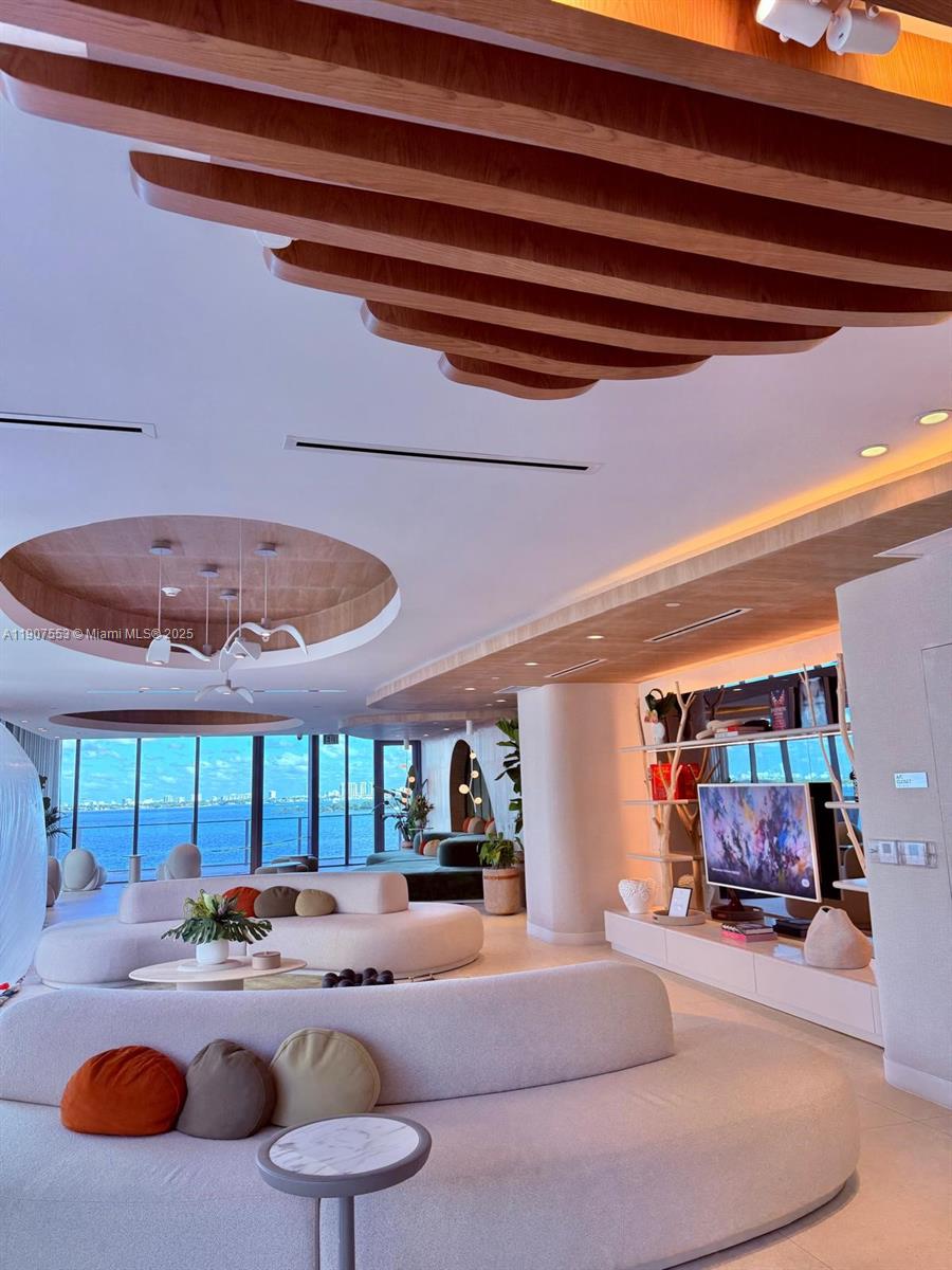 ARIA RESERVE SOUTH TOWER - Residential